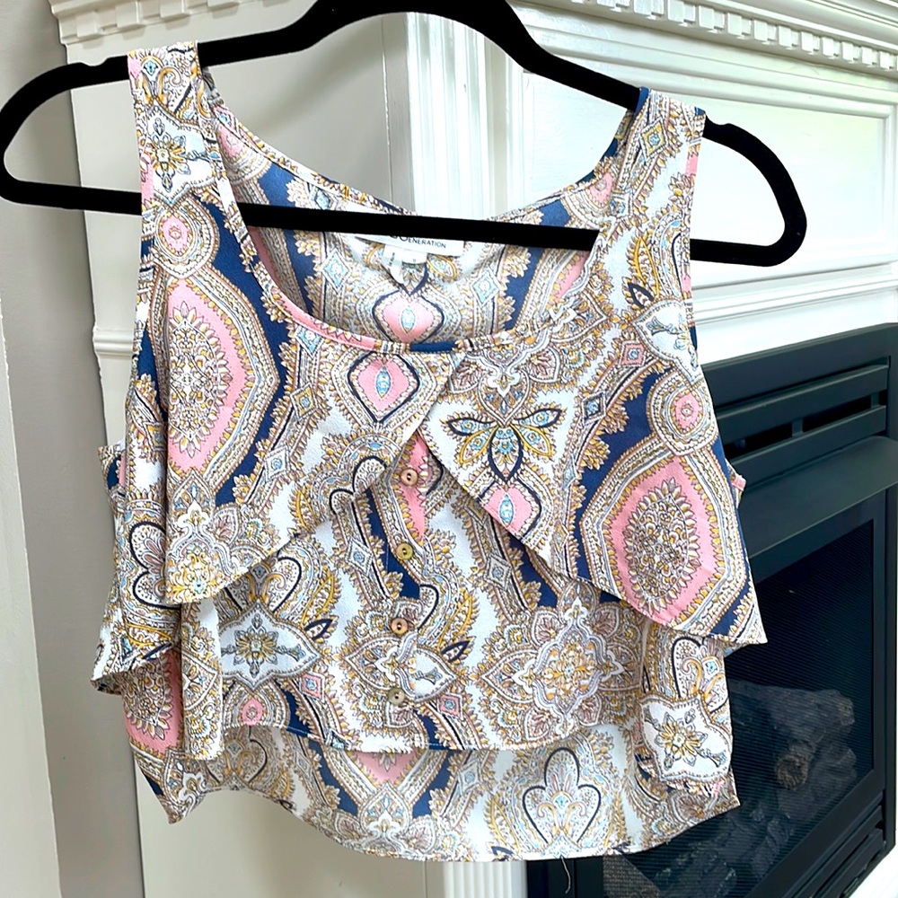 Cute patterned crop top